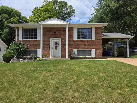 1274 Perdiz Ln, Fenton, MO 63026