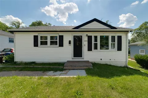 6808 Larry Ln, Saint Louis, MO 63134