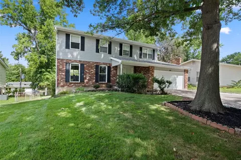 Exterior - 913 Glenmill Dr, Manchester, MO 63021 photo 4 of 9