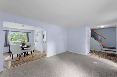 Living - 913 Glenmill Dr, Manchester, MO 63021 photo 4 of 8