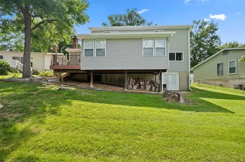 Exterior - 913 Glenmill Dr, Manchester, MO 63021 photo 7 of 9
