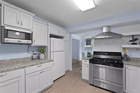Kitchen - 913 Glenmill Dr, Manchester, MO 63021 photo 2 of 3