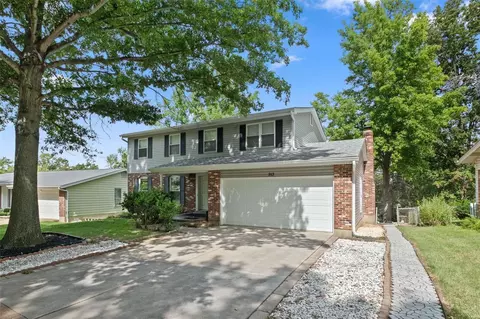 Exterior - 913 Glenmill Dr, Manchester, MO 63021 photo 2 of 9