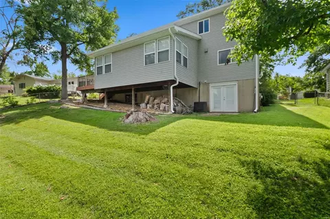 Exterior - 913 Glenmill Dr, Manchester, MO 63021 photo 6 of 9