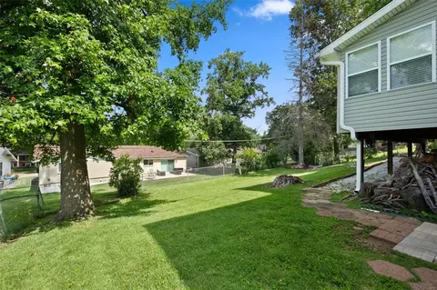 Exterior - 913 Glenmill Dr, Manchester, MO 63021 photo 5 of 9