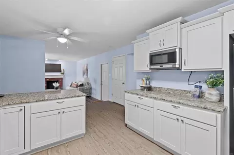 Entry Way - 913 Glenmill Dr, Manchester, MO 63021 photo 1 of 2