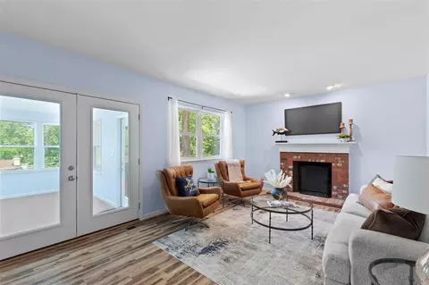 Living - 913 Glenmill Dr, Manchester, MO 63021 photo 5 of 8