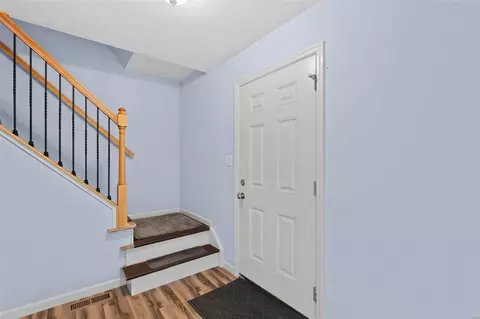 Entry Way - 913 Glenmill Dr, Manchester, MO 63021 photo 2 of 2