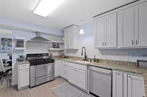 Kitchen - 913 Glenmill Dr, Manchester, MO 63021 photo 3 of 3