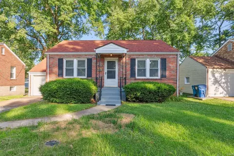 920 N New Florissant Rd, Florissant, MO 63031