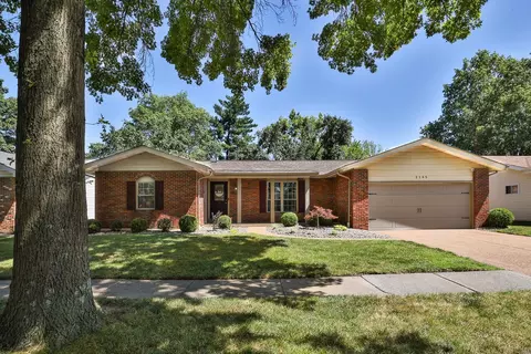 2145 England Town Rd, Saint Louis, MO 63129