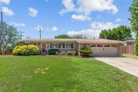 1725 Saddlespur Ln, Florissant, MO 63033