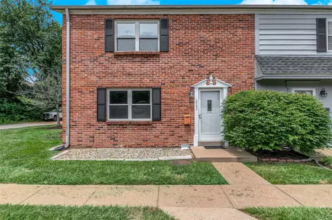 2583 Grayland Walk, Saint Louis, MO 63129