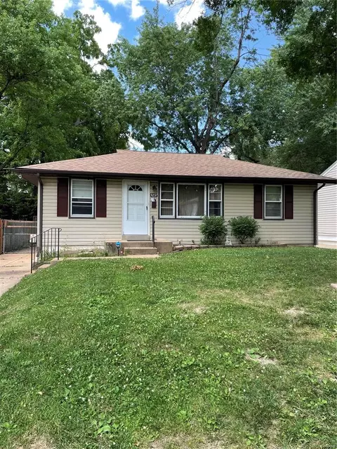 9237 Stansberry Ave, Saint Louis, MO 63134