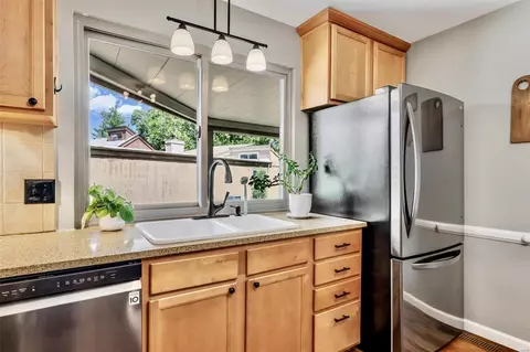 Kitchen - 950 Beacon Woods Ct, Manchester, MO 63021 photo 7 of 7