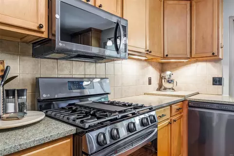 Kitchen - 950 Beacon Woods Ct, Manchester, MO 63021 photo 5 of 7