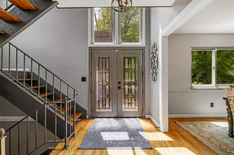 Entry Way - 950 Beacon Woods Ct, Manchester, MO 63021 photo 1 of 5