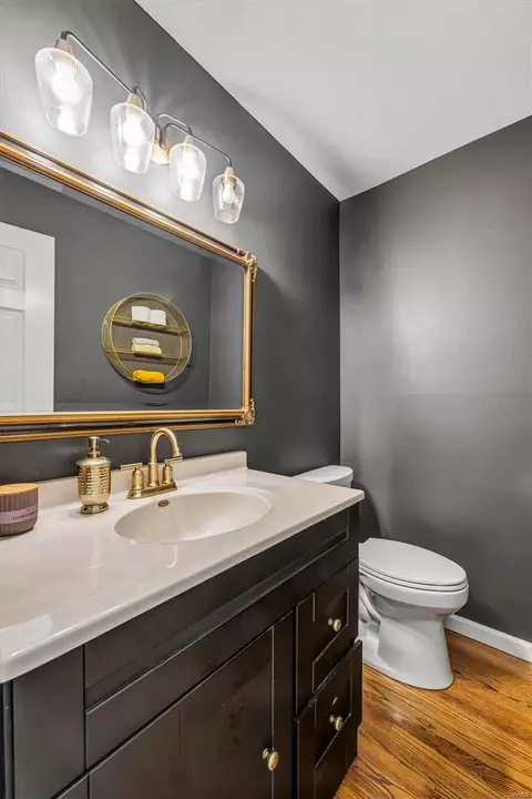 Bath - 950 Beacon Woods Ct, Manchester, MO 63021 photo 1 of 3
