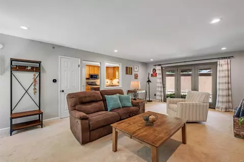 Living - 950 Beacon Woods Ct, Manchester, MO 63021 photo 2 of 5