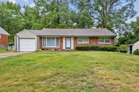 944 Buckeye Dr, Ferguson, MO 63135