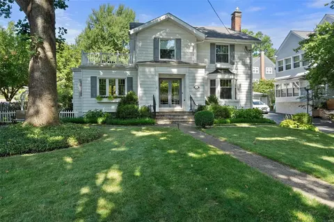 127 Jefferson Rd, Webster Groves, MO 63119