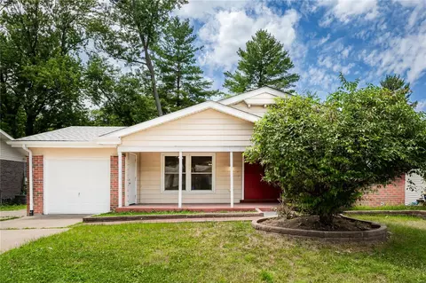 3295 Brookshire Dr, Florissant, MO 63033