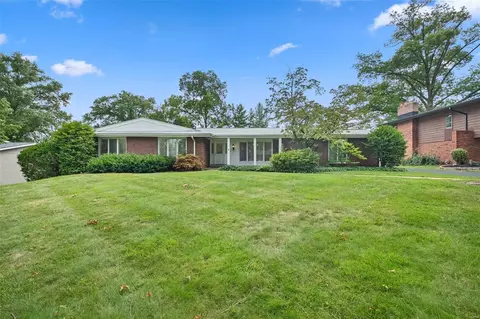 19 Spoede Woods Dr, Saint Louis, MO 63141