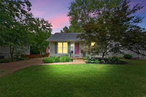336 E Glendale Rd, Saint Louis, MO 63119