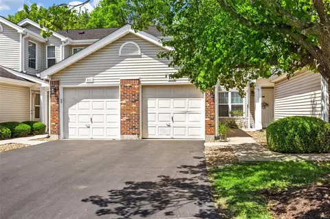 847 Woodside Trails Dr, Ballwin, MO 63021