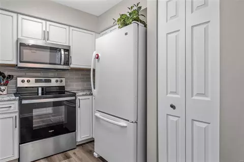 Kitchen - 847 Woodside Trails Dr, Ballwin, MO 63021 photo 2 of 2