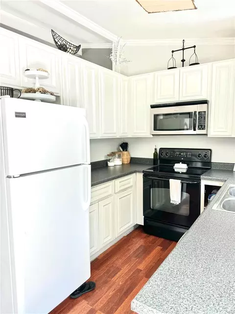 Kitchen - 1267 Wagon Wheel, O'fallon, MO 63366 photo 4 of 4