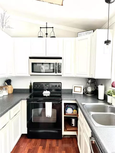 Kitchen - 1267 Wagon Wheel, O'fallon, MO 63366 photo 3 of 4