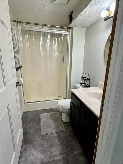 Bath - 1267 Wagon Wheel, O'fallon, MO 63366 photo 2 of 2