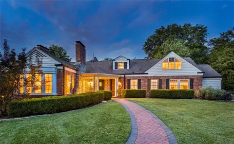1 Whitfield Ln, Ladue, MO 63124