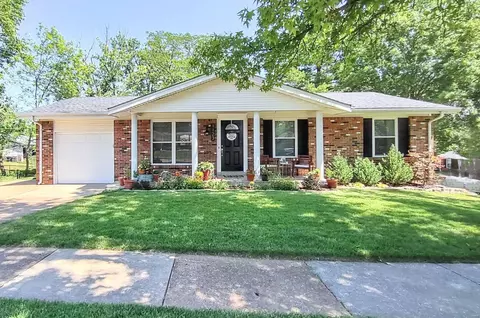 1123 Grenadier Ln, Manchester, MO 63021