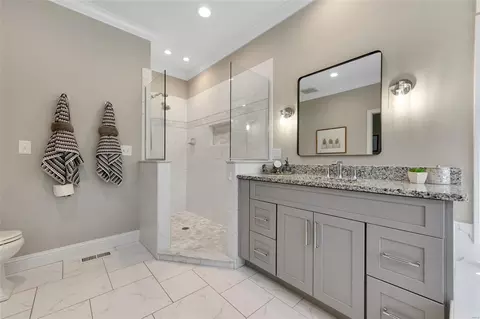 Bath - 574 Autumn Bluff Dr, Ellisville, MO 63021 photo 4 of 6