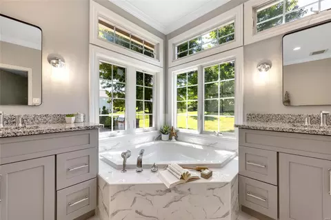 Bath - 574 Autumn Bluff Dr, Ellisville, MO 63021 photo 3 of 6