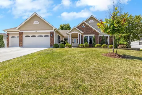 574 Autumn Bluff Dr, Ellisville, MO 63021