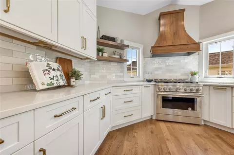 Kitchen - 574 Autumn Bluff Dr, Ellisville, MO 63021 photo 2 of 4