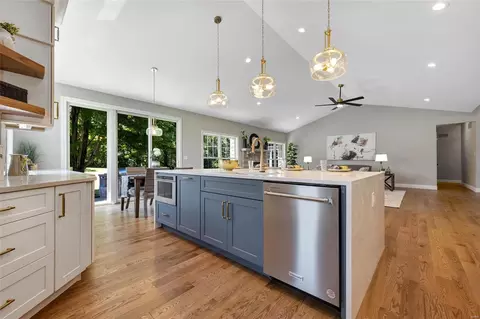 Kitchen - 574 Autumn Bluff Dr, Ellisville, MO 63021 photo 3 of 4