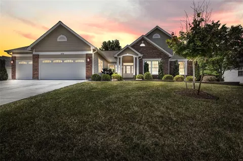 Exterior - 574 Autumn Bluff Dr, Ellisville, MO 63021 photo 2 of 13