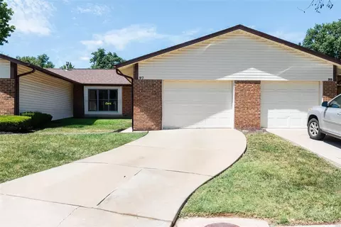 97 Timberbrook Dr #E, Saint Peters, MO 63376