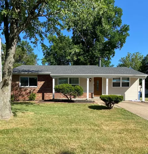 11098 Saturn Dr, Maryland Heights, MO 63043