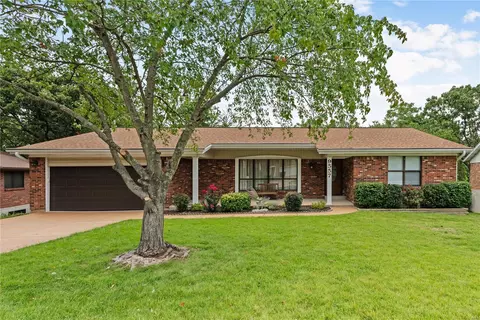 9557 David Scott Dr, Saint Louis, MO 63126