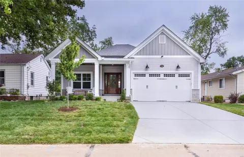 948 Twin Pine Dr, Des Peres, MO 63131