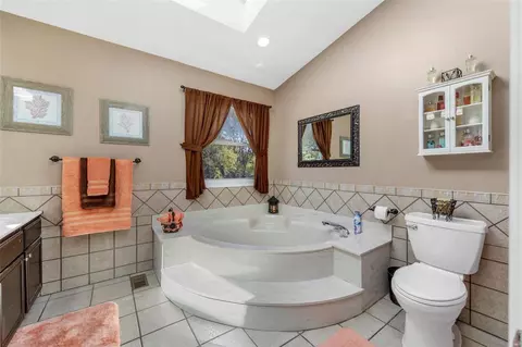 Bath - 7251 Picasso Dr, O'fallon, MO 63368 photo 2 of 5