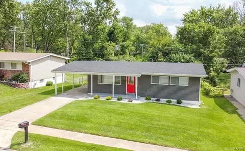 1700 Champlin Dr, Saint Louis, MO 63136