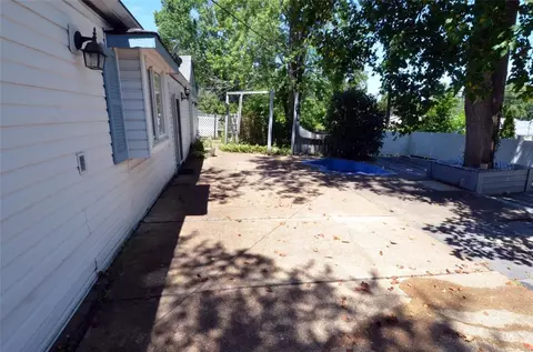 Exterior - 215 Drewel Ct, Eureka, MO 63025 photo 6 of 11