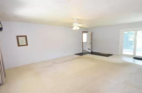 Living - 215 Drewel Ct, Eureka, MO 63025 photo 1 of 4