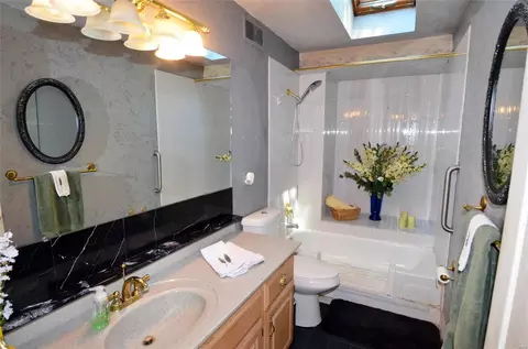 Bath - 215 Drewel Ct, Eureka, MO 63025 photo 1 of 2